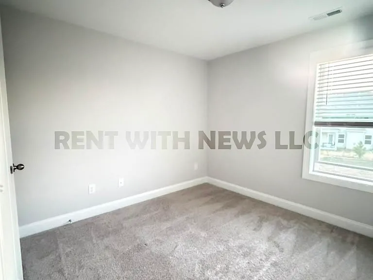 529 Eversden Dr — Photo 14