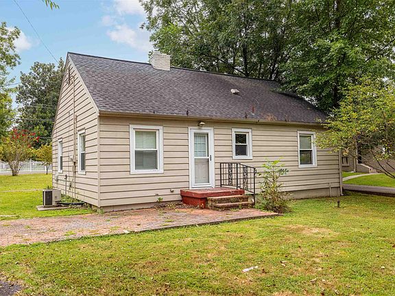 3rd image of 3515 Pines Rd
