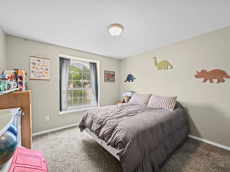 712 W White Fang St — Photo 15