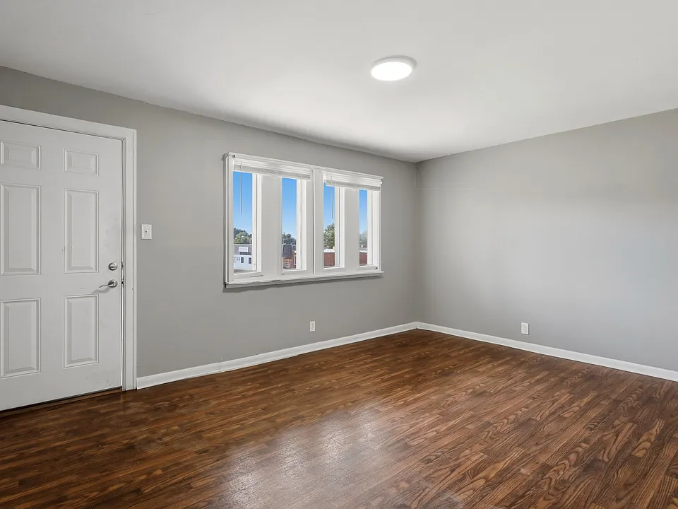 Oxford Circle Apartments