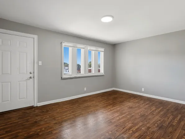 Oxford Circle Apartments