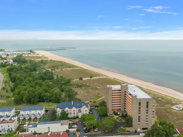 100 Lake Shore Dr APT 606, Michigan City, IN 46360