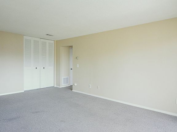 2nd image of 36 Shrewsbury Green Dr Unit J
