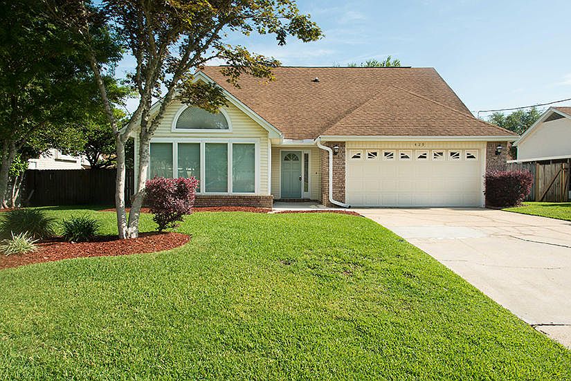 1st image of 429 Northampton Cir