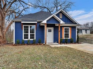 406 E Chestnut St, Denison, TX 75021