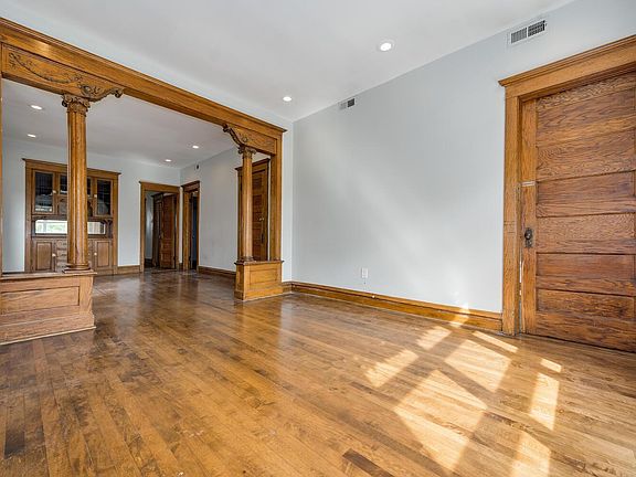 3rd image of 2710 N Whipple St #2