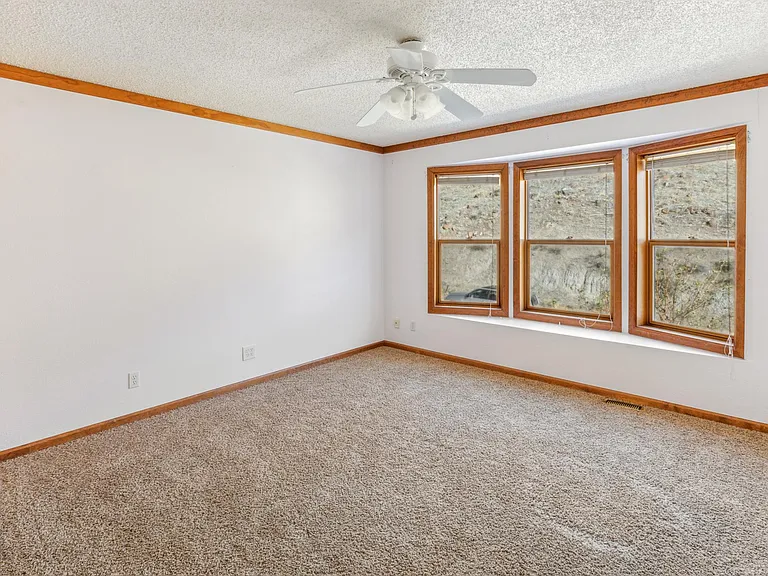 1718 Belvedere Dr — Photo 16