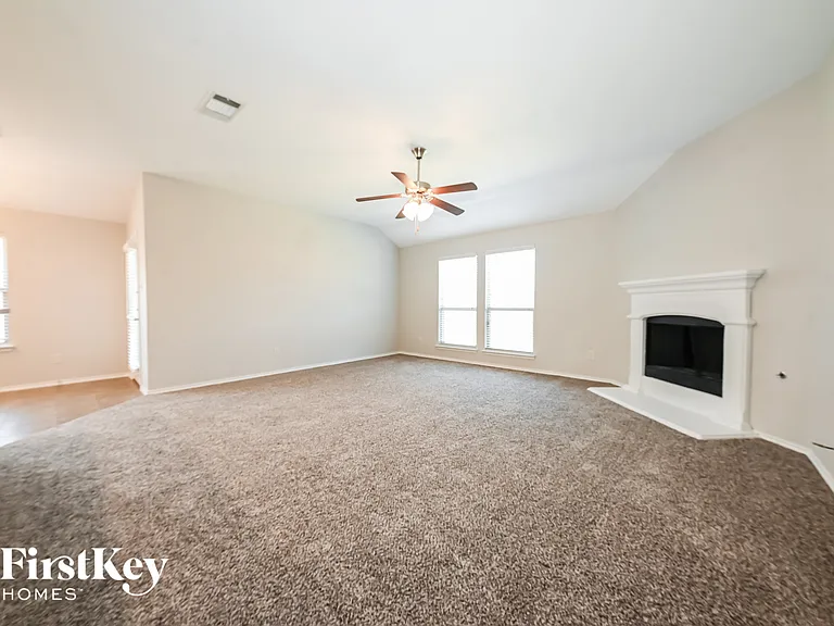 202 Patriot Pkwy — Photo 2