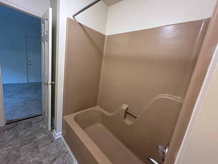 Beechwood Apartments — Photo 18