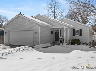 1551 Lenox Rd SE, Grand Rapids, MI 49506