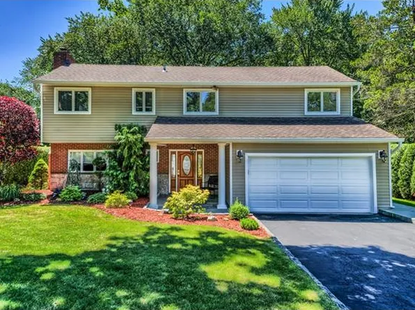 27 Dora Ln, New Rochelle, NY 10804