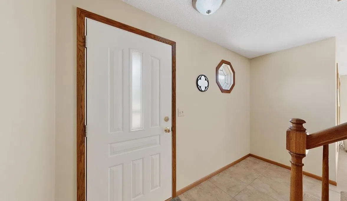 4 bed, 2134 sqft, $2,400 — Photo 2