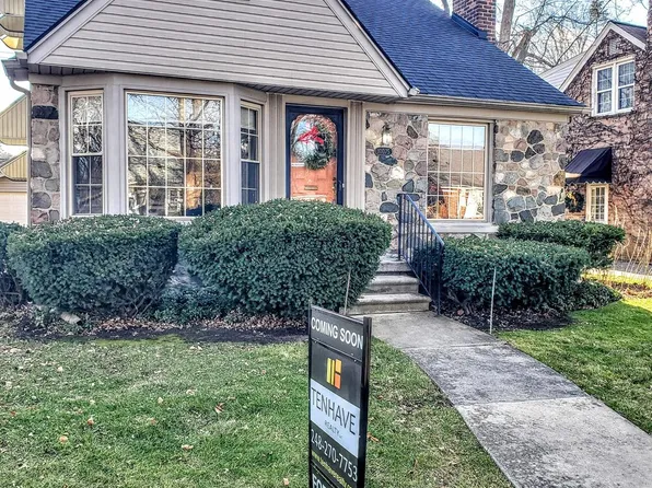 10075 Elgin Ave, Huntington Woods, MI 48070