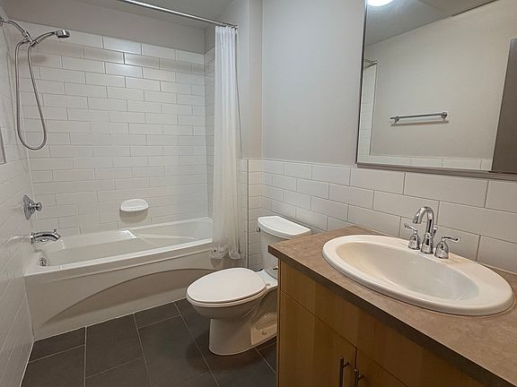 5th image of 110 Princess St Unit 401