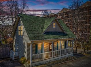 134 Roaring Fork Rd, Gatlinburg, TN 37738