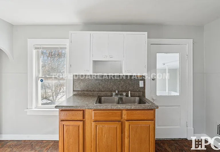 340 E Lake St — Photo 8