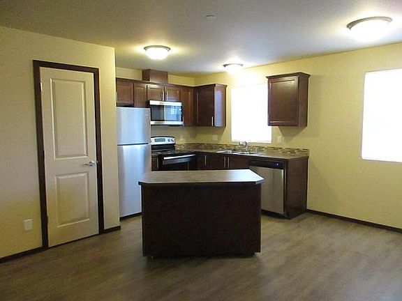 4th image of 1288 Beach Ave