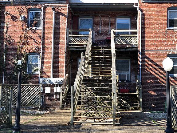 2nd image of 2807 Barton Ave APT 3