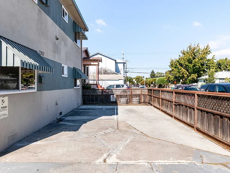 2312 Bonar St #ID1325685P — Photo 46