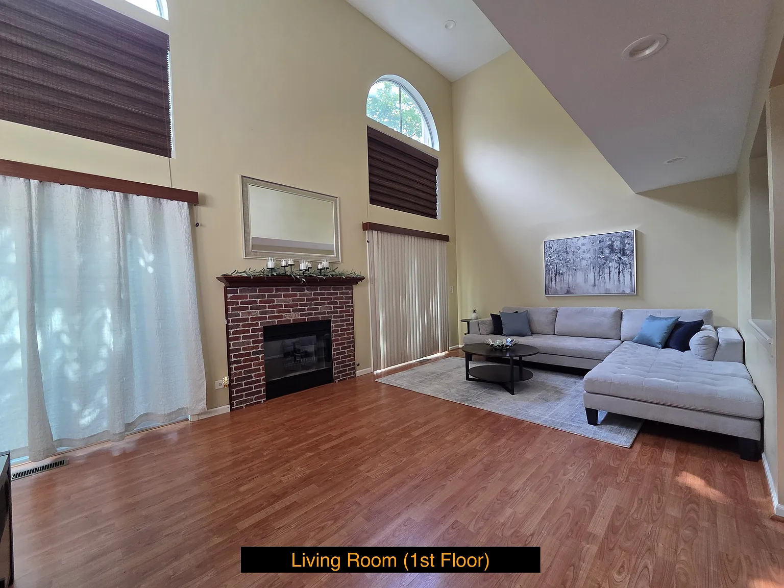 375 Ascot Ln — Photo 2