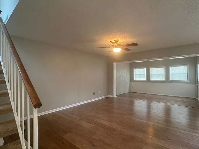 1532 N Carolwood Blvd — Photo 19