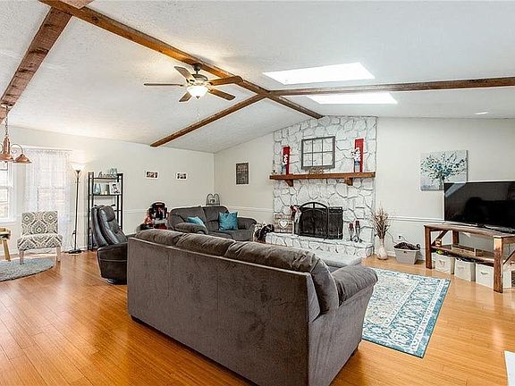 5th image of 138 Farmington Dr