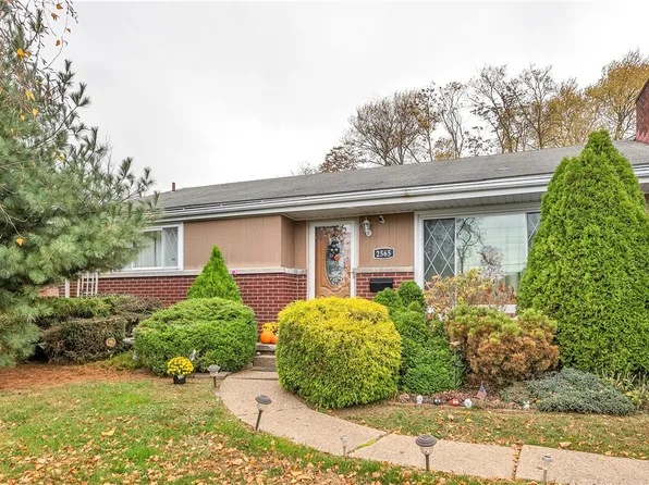 2565 Carl Ave, Lower Burrell, PA 15068