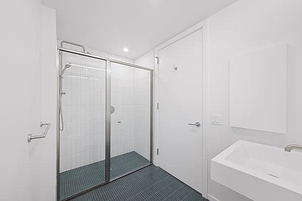 Bathroom, photo 1