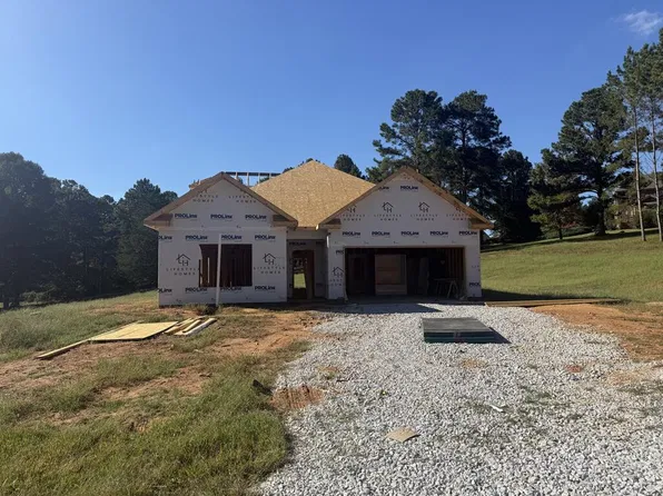 904 Hunters Creek Blvd, Greenwood, SC 29649