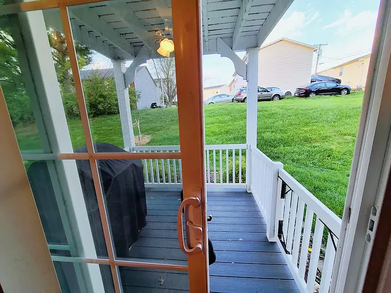 404 Bainbridge Ct #E2 — Photo 6