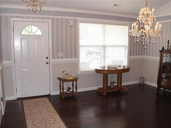 2nd image of 104 Glen Arbor Dr