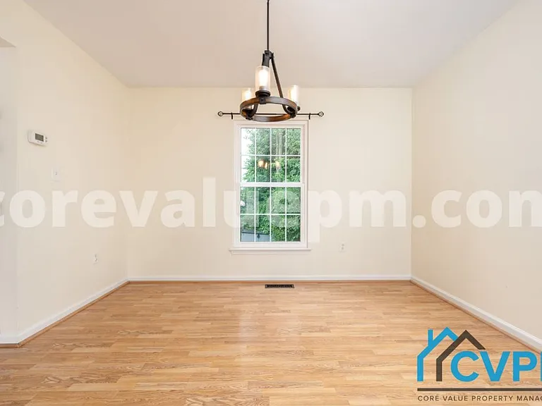 1321 Treasure Dr — Photo 8