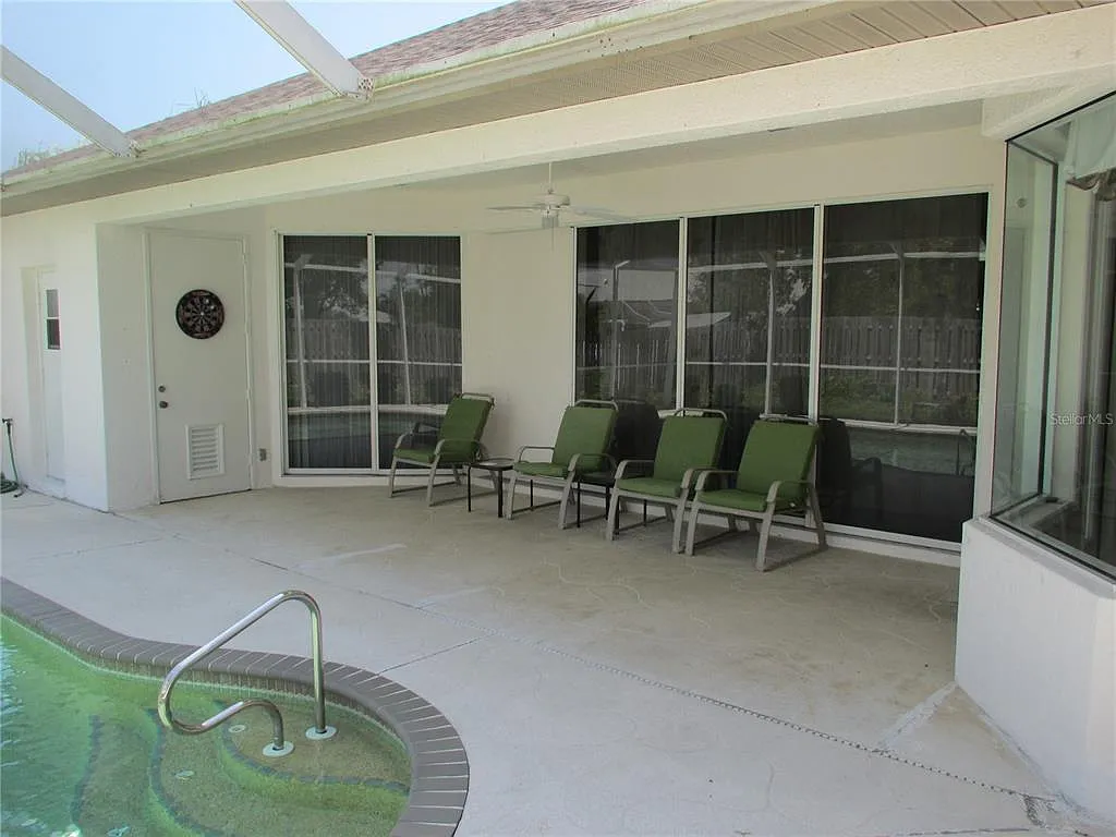 3 bed, 2.0 bath, 2023 sqft, $2,600 — Photo 3
