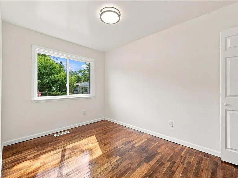 15432 Orchard St — Photo 17