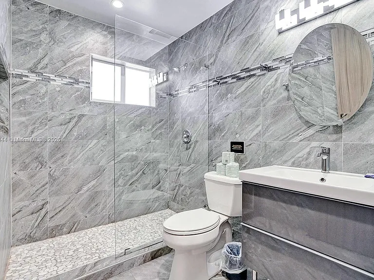 1301 Rodman St — Photo 35