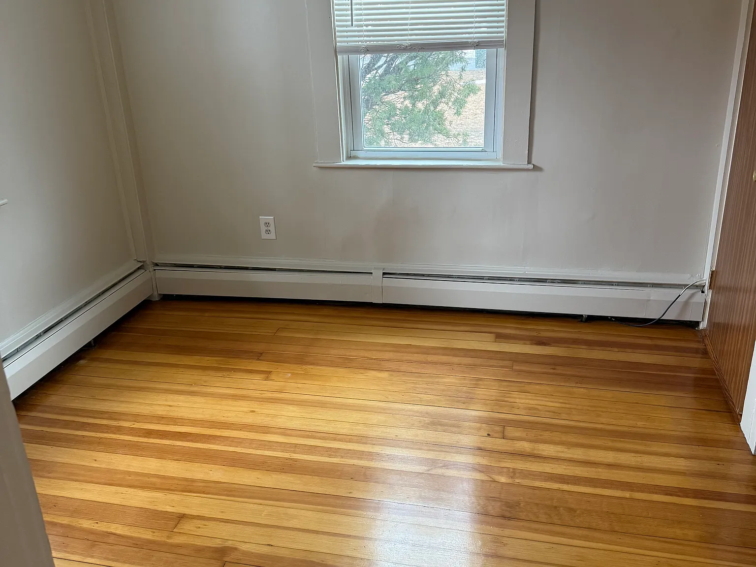 3 bed, 1000 sqft, $2,350 — Photo 2