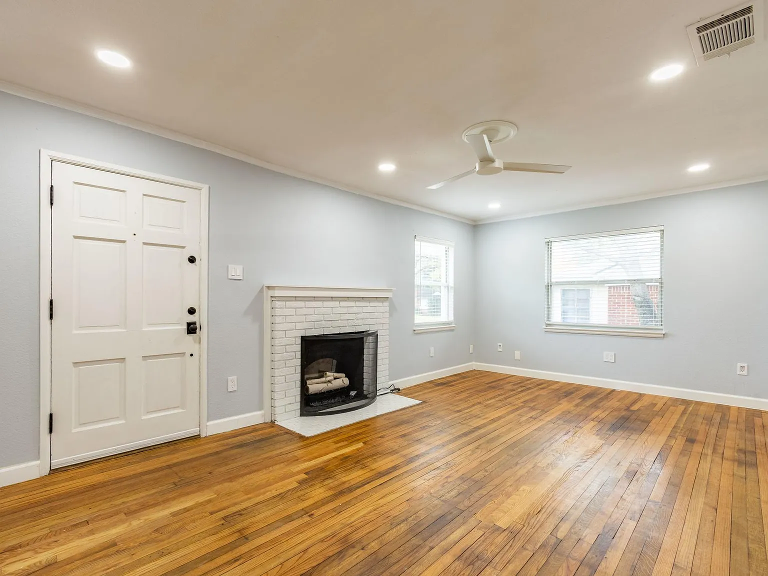2732 Mateur St — Photo 4