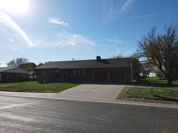 415 Cherry Ave, Oakley, KS 67748