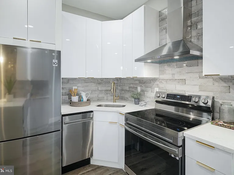 1006 S Fairhill St — Photo 8