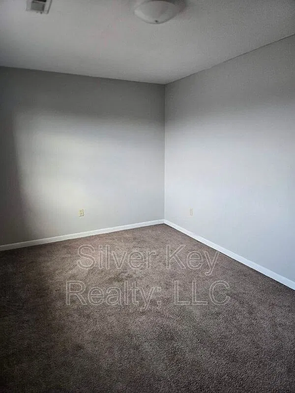 2 bed, 1.0 bath, $895 — Photo 4