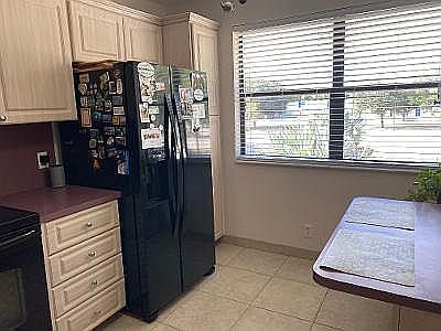 5th image of 11272 Taft St #11272