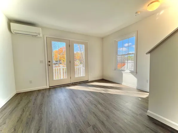 10 Village Way, Kennebunk, ME 04043