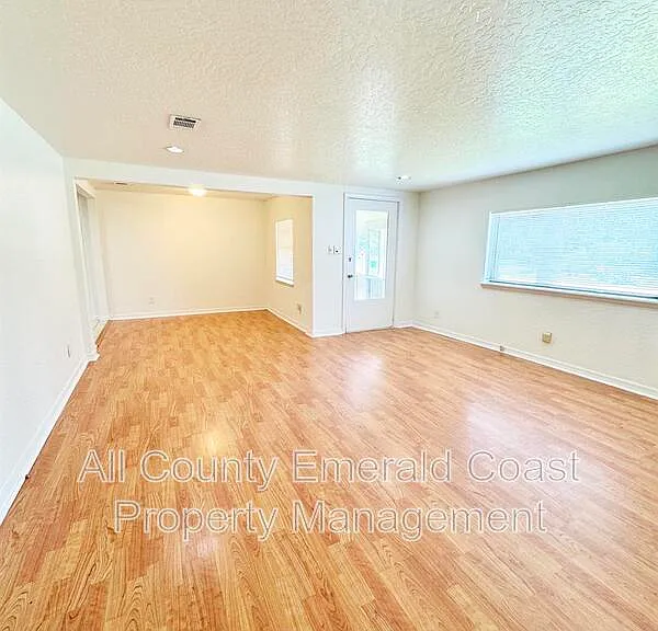 733 Beach Dr — Photo 11