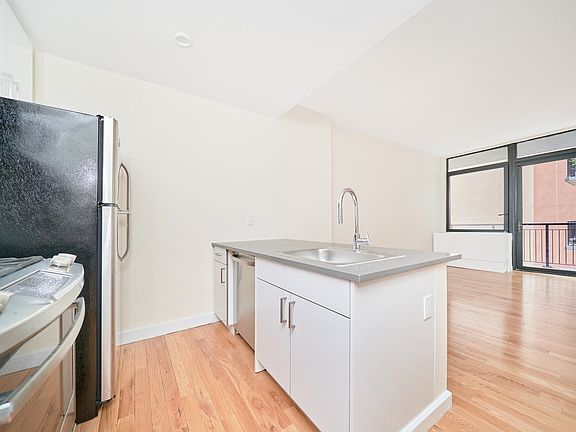 3rd image of 2211 3rd Ave #6L