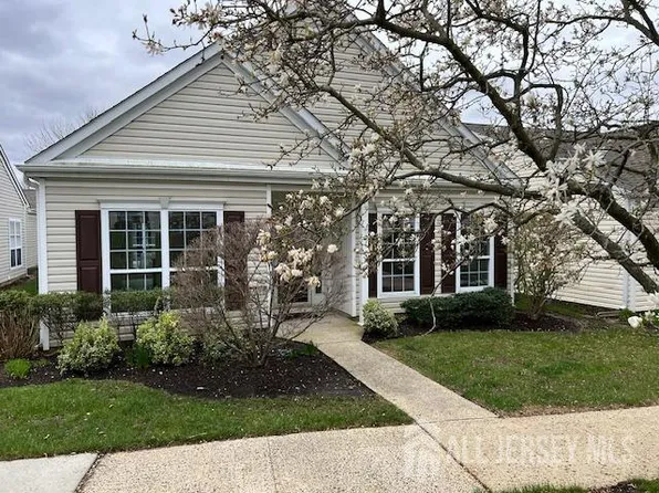 673 Bluebird Dr, Monroe Township, NJ 08831