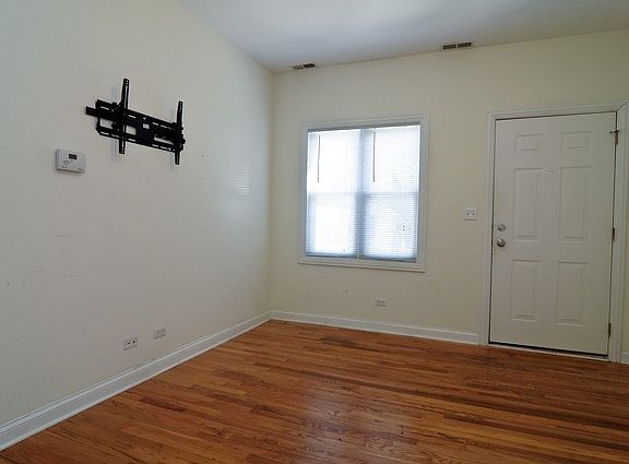 5th image of 1845 N Honore St APT 1R