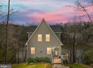 1239 Lakeview Dr, Cross Junction, VA 22625