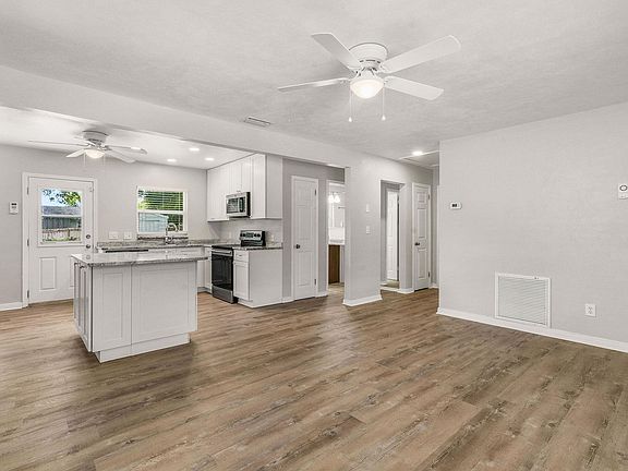 4th image of 10231 N Armenia Ave