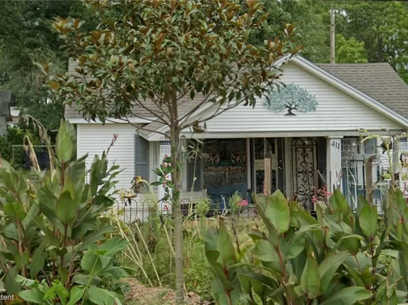 411 Dallas St SE, Gravette, AR 72736