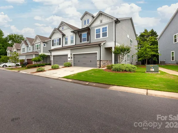 11105 Cobb Creek Ct, Charlotte, NC 28277